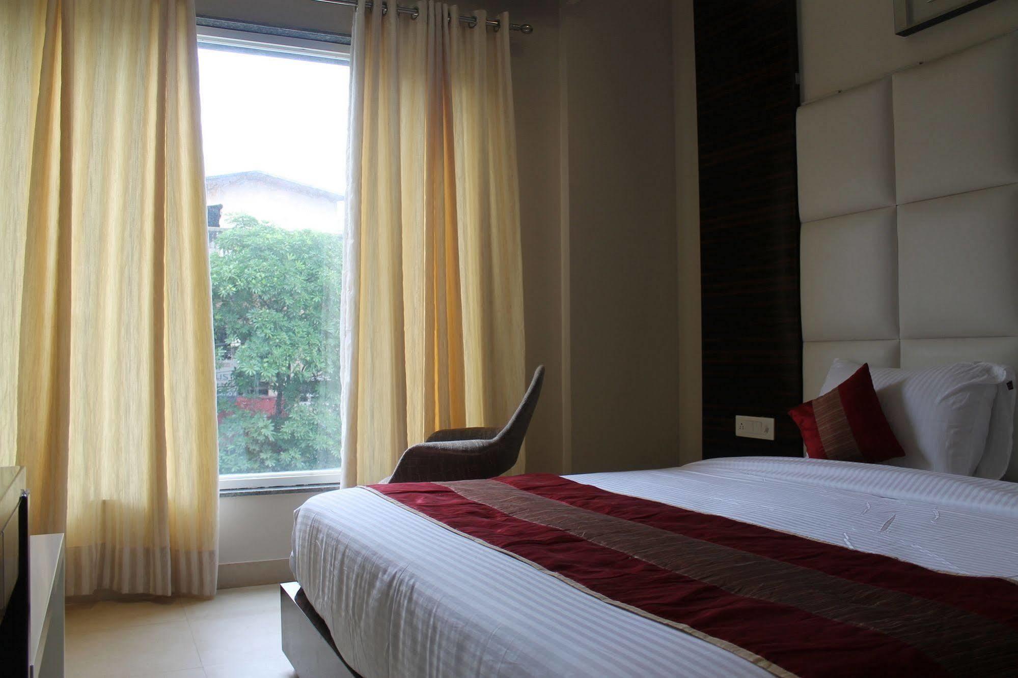 Hotel Gulnar Нью-Делі Номер фото
