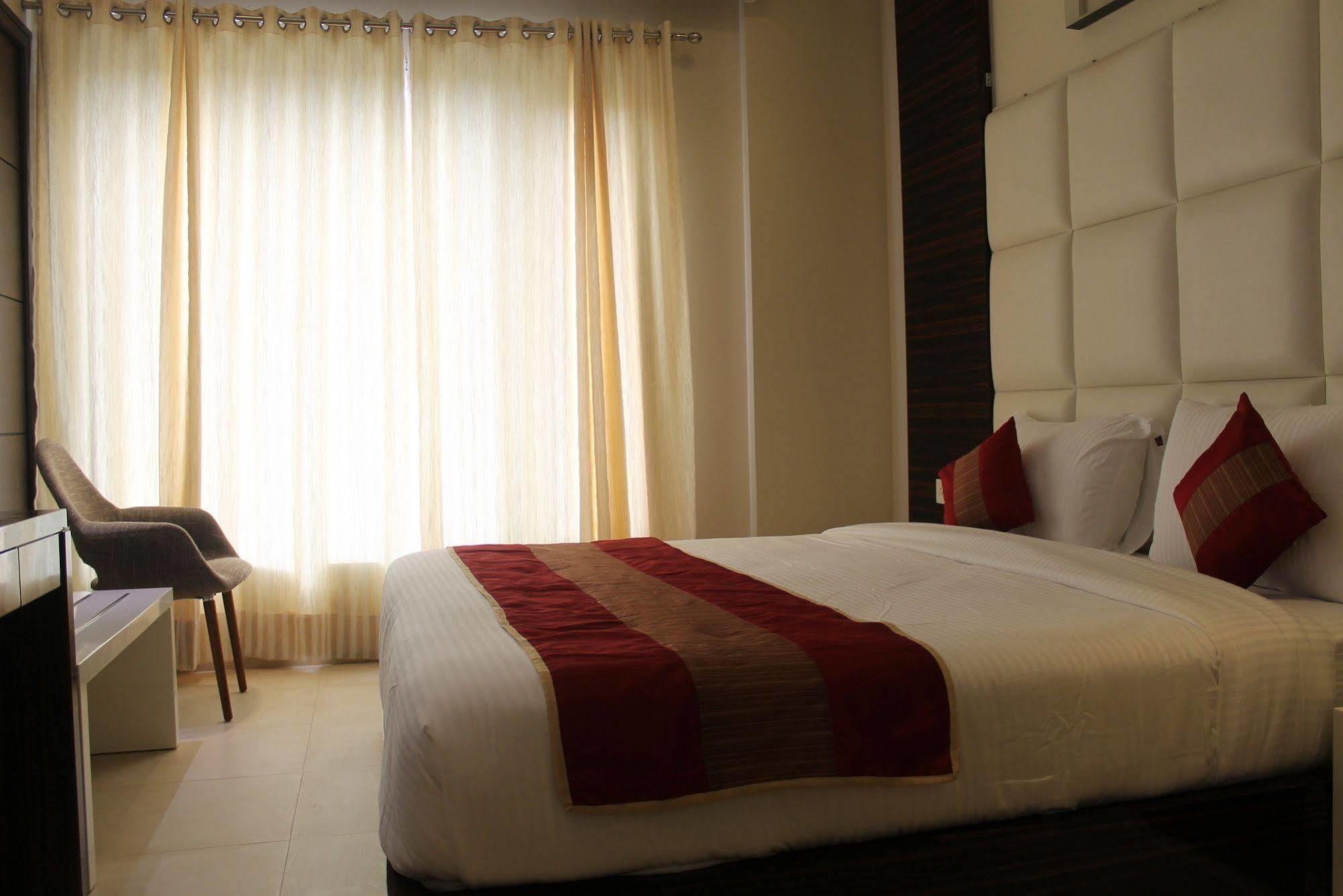Hotel Gulnar Нью-Делі Номер фото
