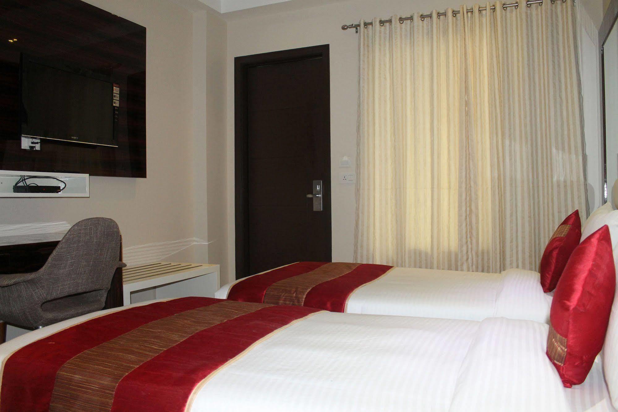 Hotel Gulnar Нью-Делі Екстер'єр фото