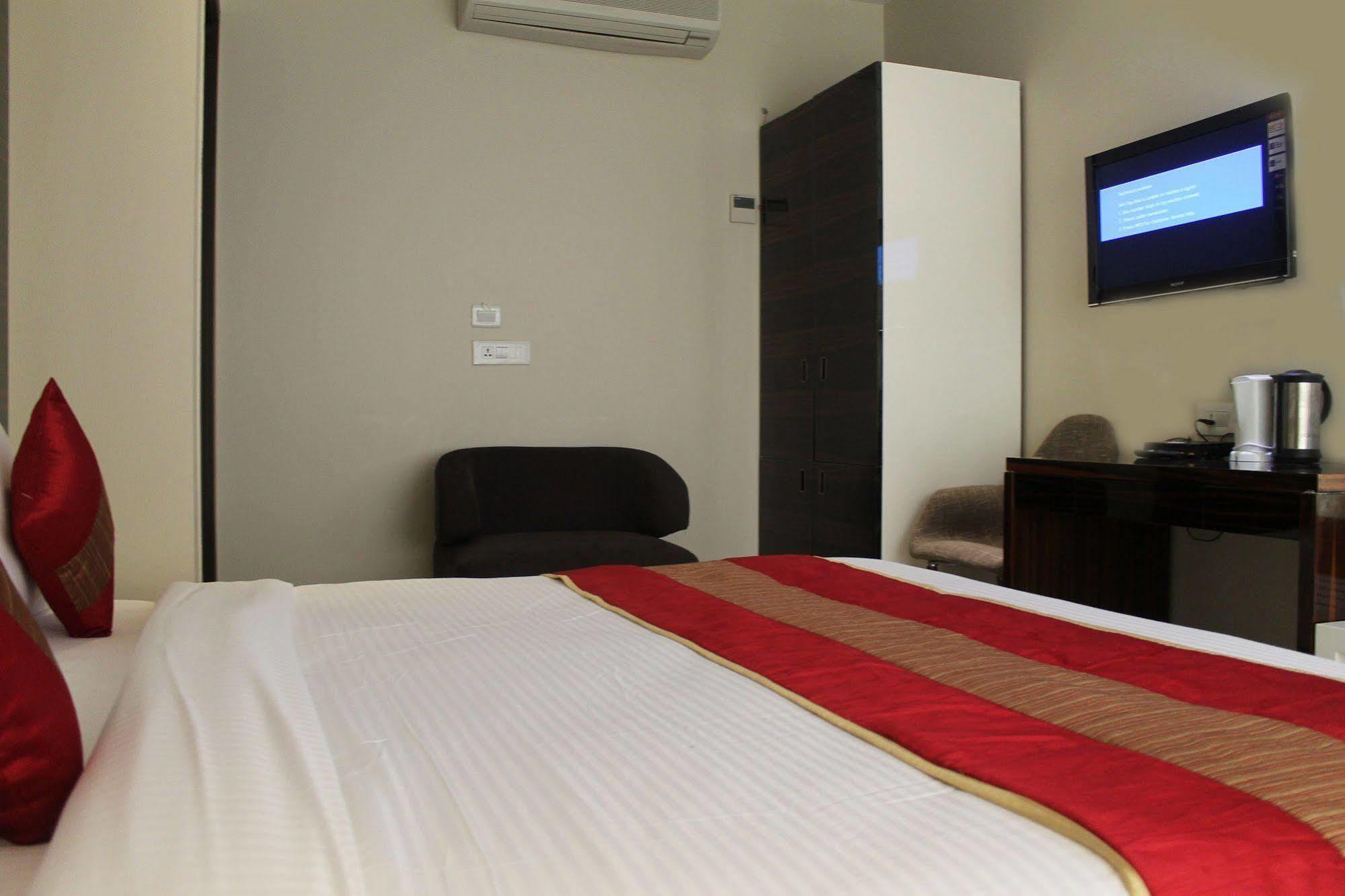 Hotel Gulnar Нью-Делі Екстер'єр фото